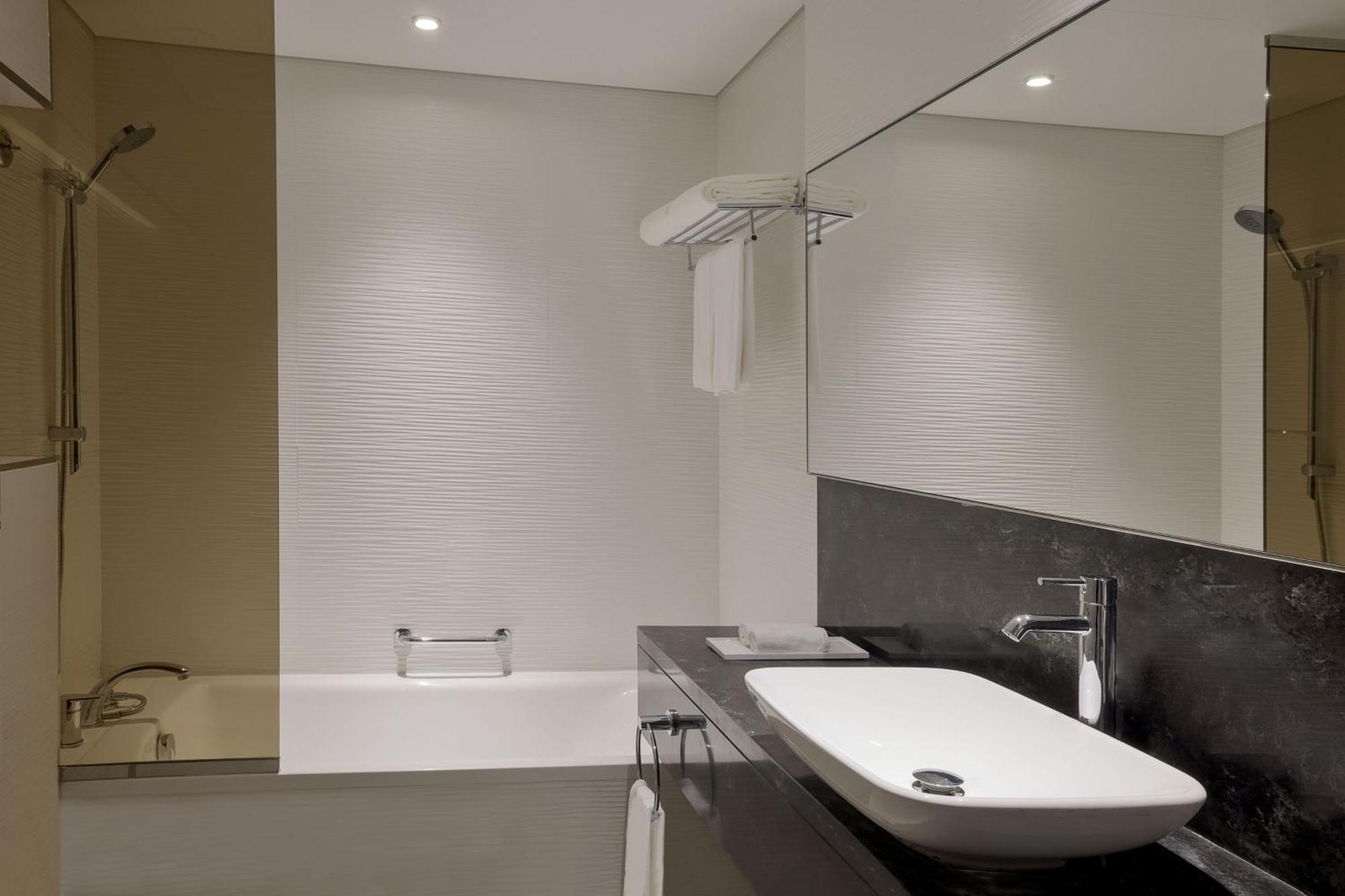 The First Collection Dubai Waterfront Hotel Eksteriør billede